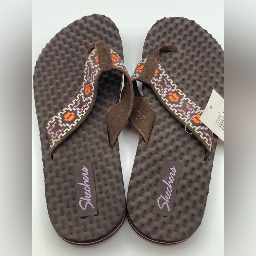 Skechers Flip Flops Women’s Sandals Slip On Chocolate Size 11 Woven Strap NEW - Picture 2 of 8